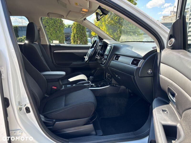 Mitsubishi Outlander 2.0 Instyle + 4WD CVT - 10