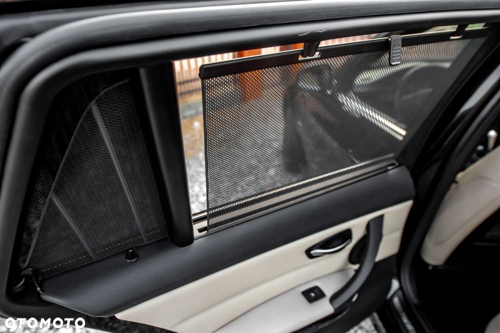 BMW Seria 3 330d xDrive DPF Touring Edition Exclusive - 27