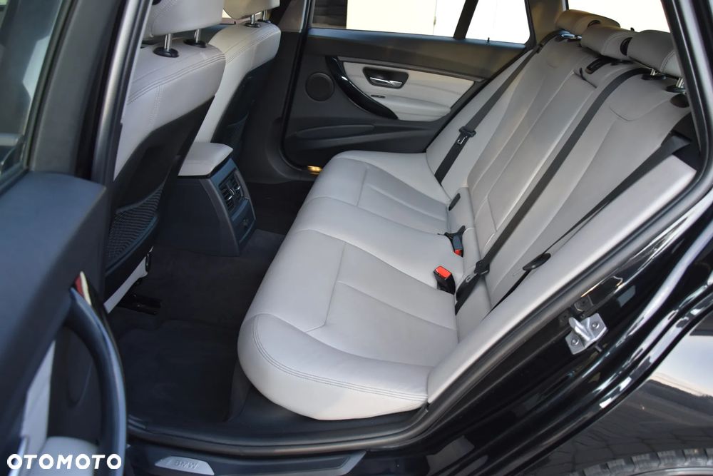 BMW Seria 3 320d Sport Line - 38