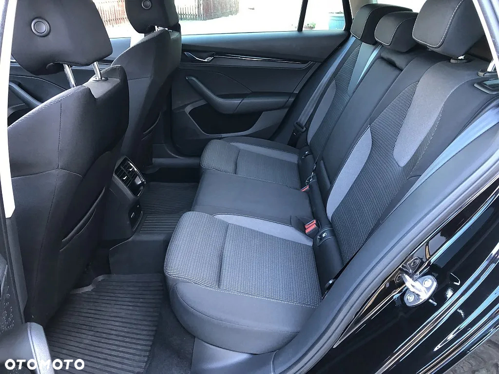 Skoda Octavia 2.0 TDI Ambition DSG - 9