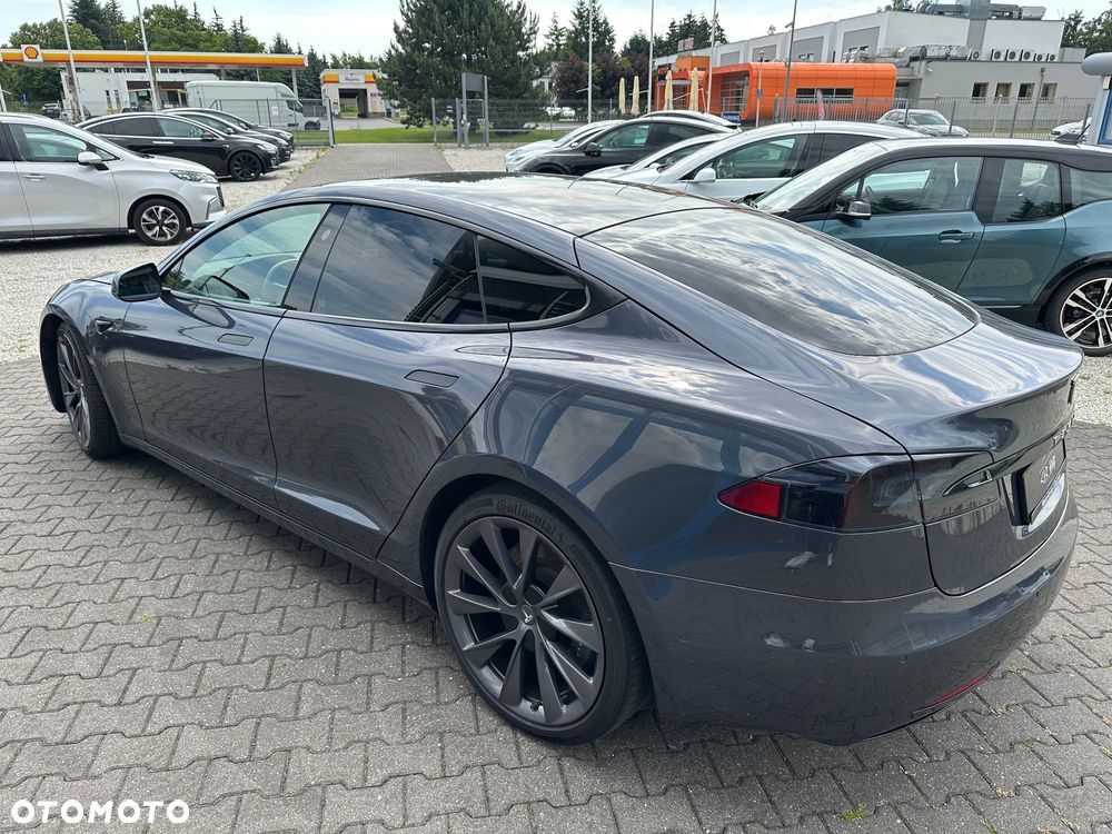 Tesla Model S - 11