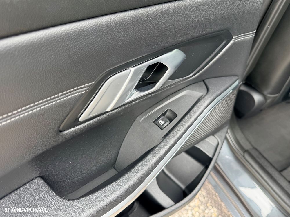 BMW 330 e Line Sport Auto - 39