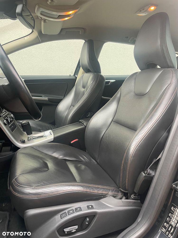 Volvo XC 60 2.4D AWD Summum - 12
