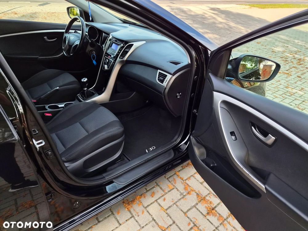 Hyundai i30 blue 1.4 Passion - 13