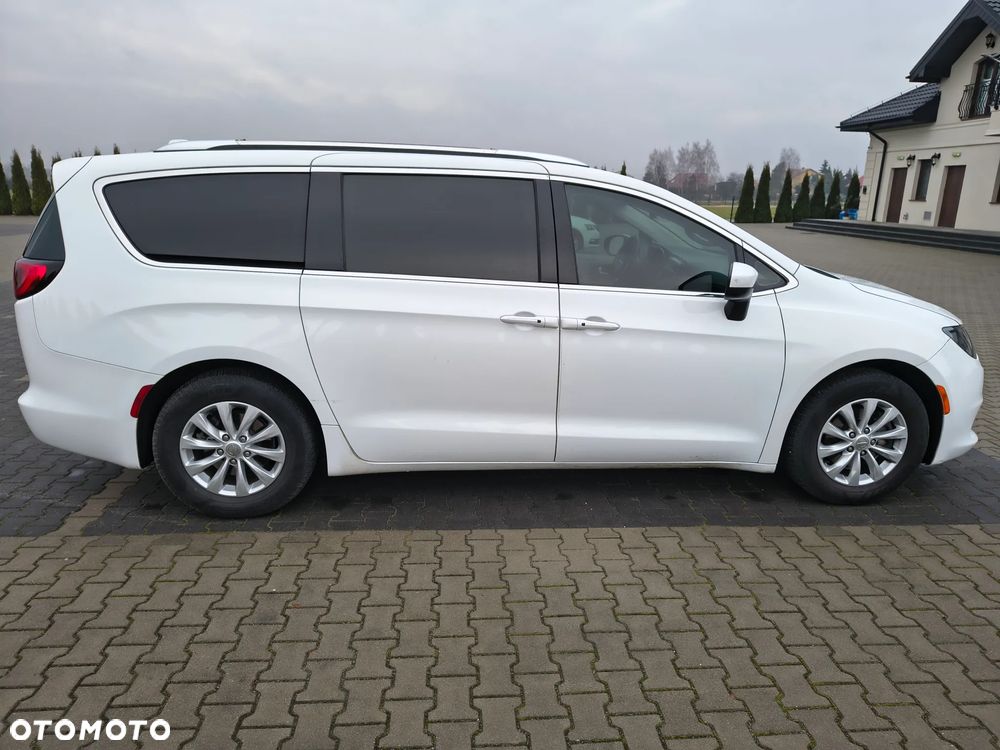 Chrysler Pacifica - 15