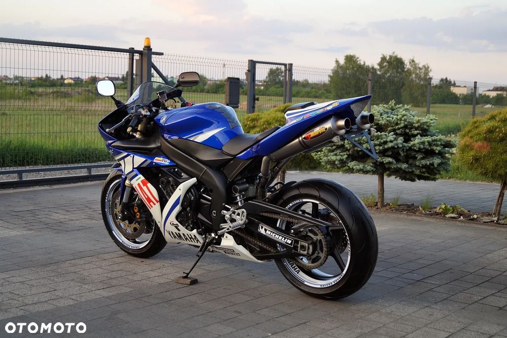 Yamaha R1 - 8