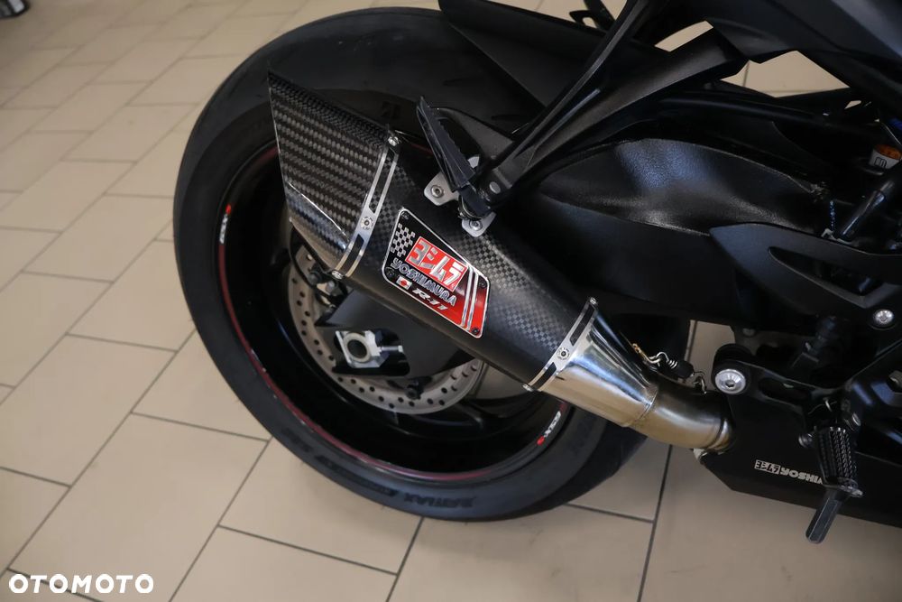 Suzuki GSX - 11