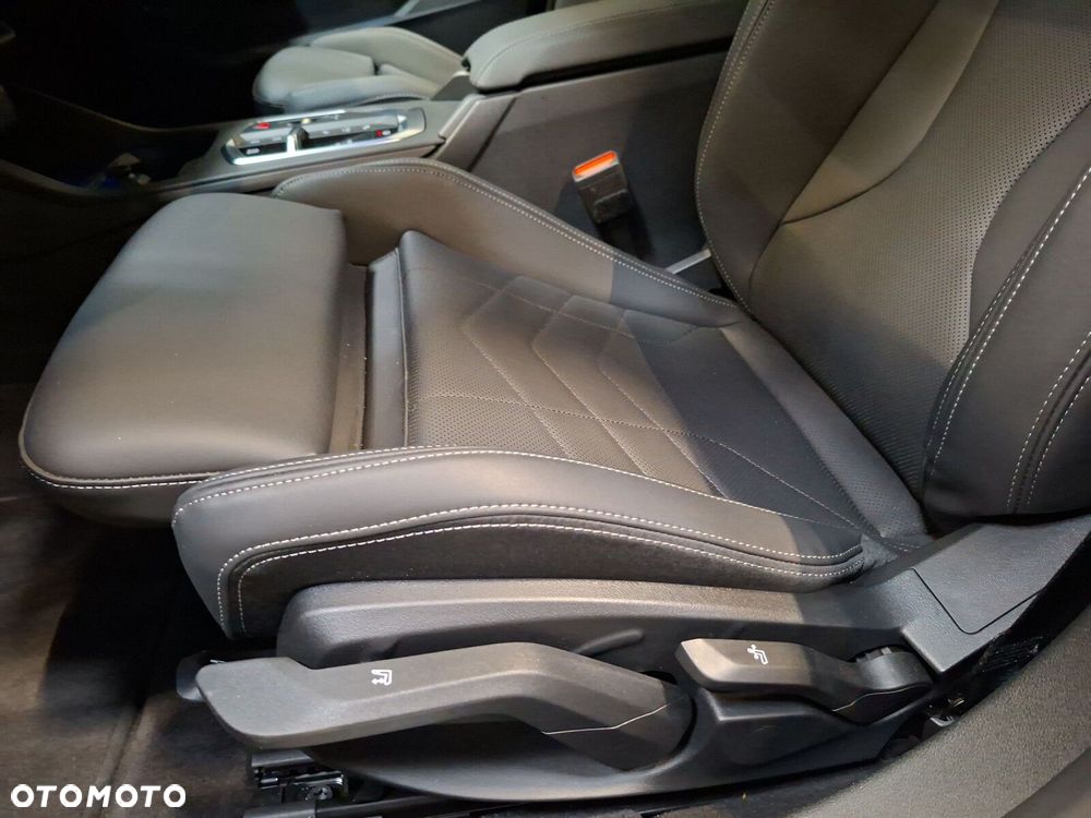 BMW Seria 1 120 mHEV - 14