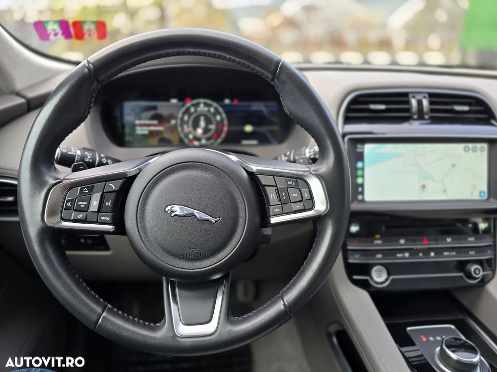 Jaguar F-Pace 30t AWD Portfolio - 14
