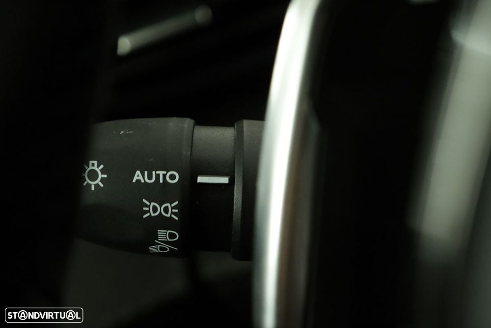 Peugeot 2008 1.2 PureTech Allure EAT8 - 17