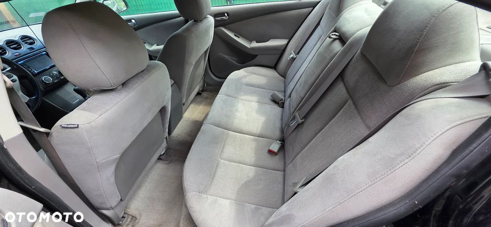 Nissan Altima - 5