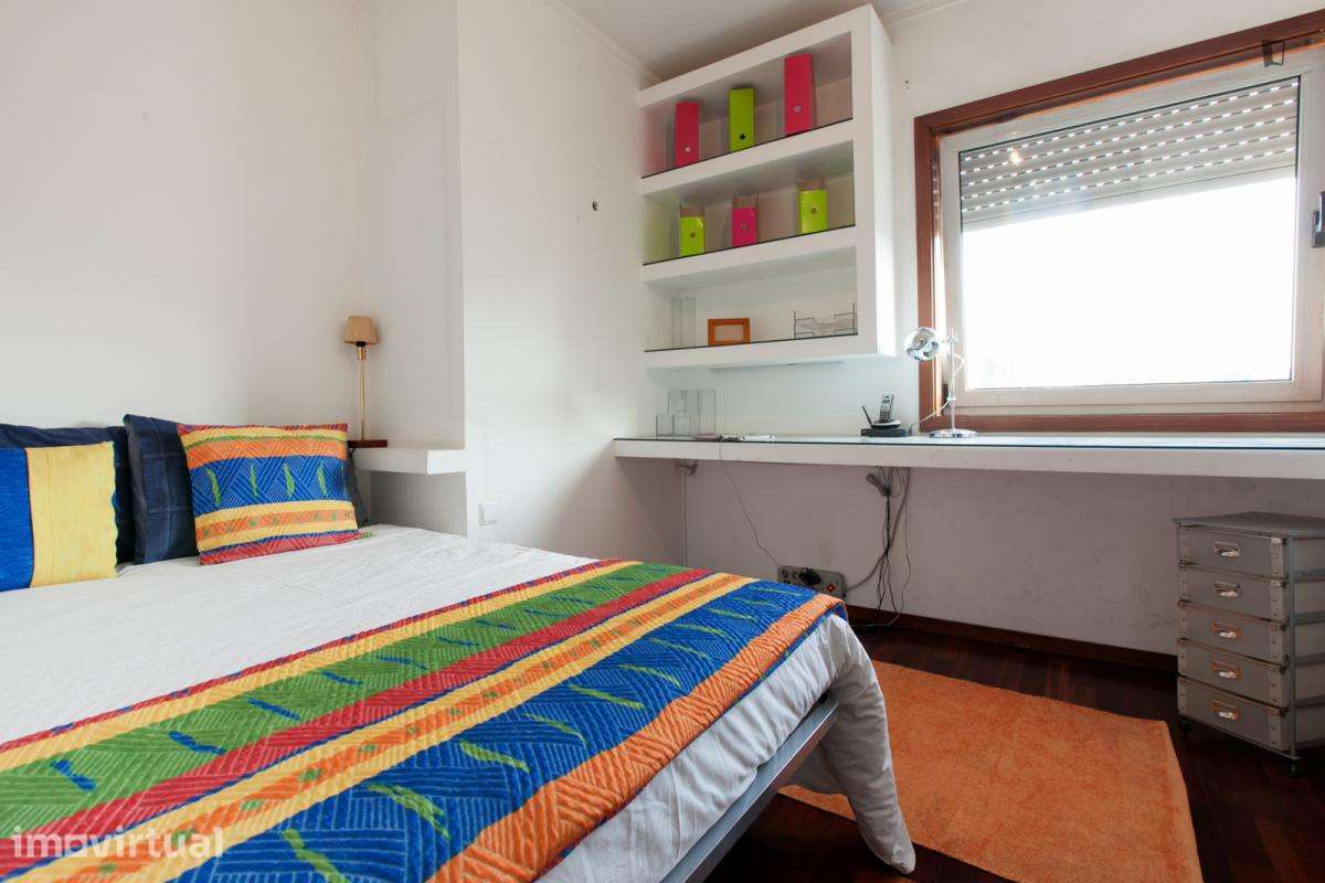 Apartamento com 2 quartos - localizado em Paranhos Porto - Grande imagem: 2/26