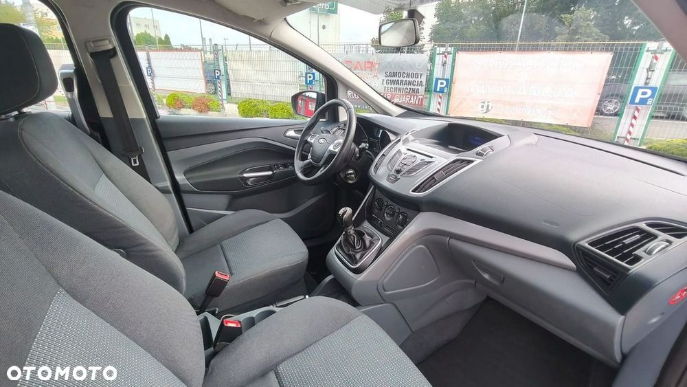 Ford Grand C-MAX - 11