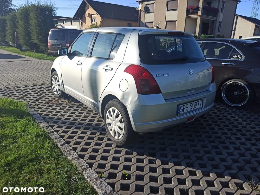 Suzuki Swift - 4