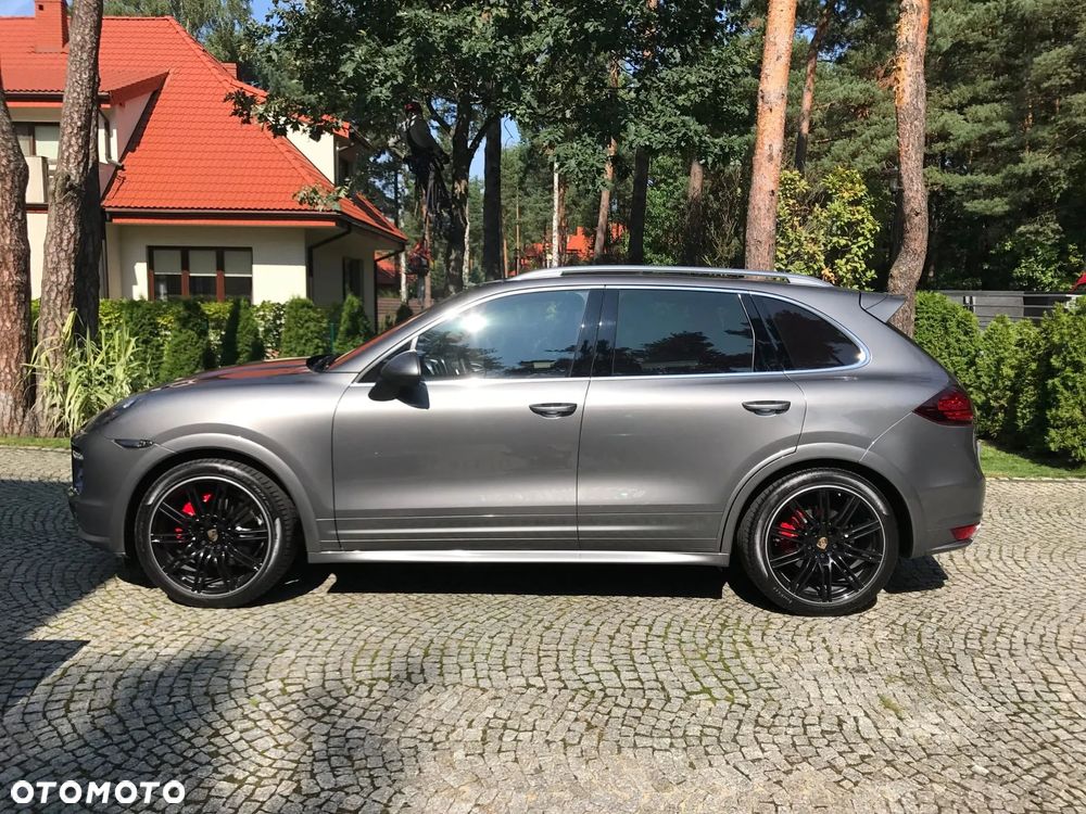 Porsche Cayenne - 1