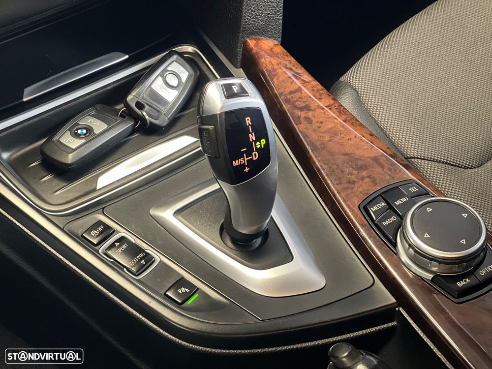 BMW 320 d Auto Line Luxury - 16