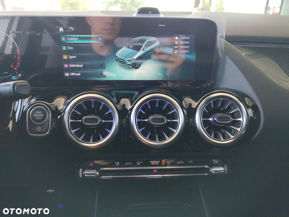Mercedes-Benz GLA - 11