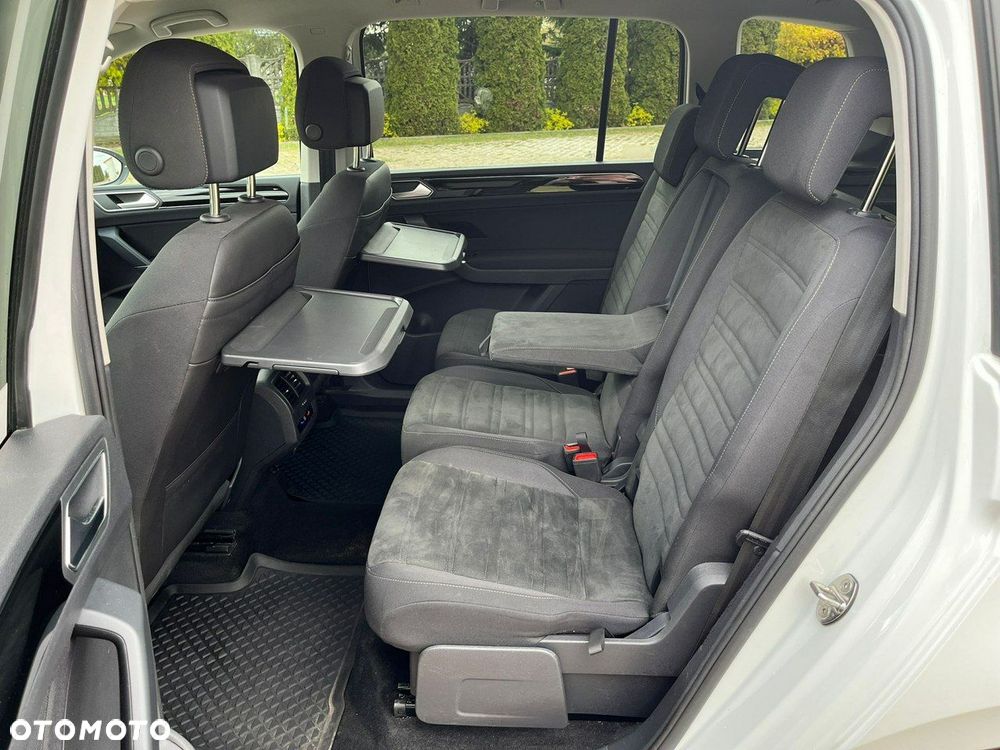 Volkswagen Touran - 32