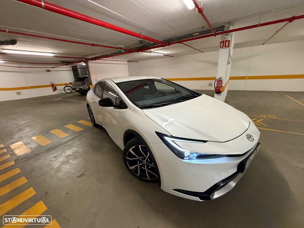 Toyota Prius 2.0 Plug-in Luxury - 2