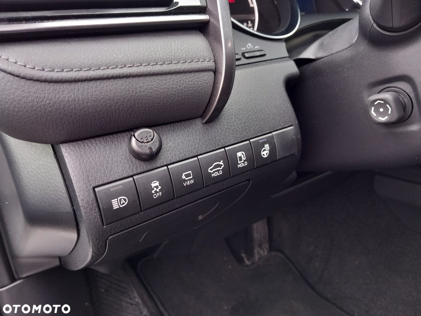 Toyota Camry - 27