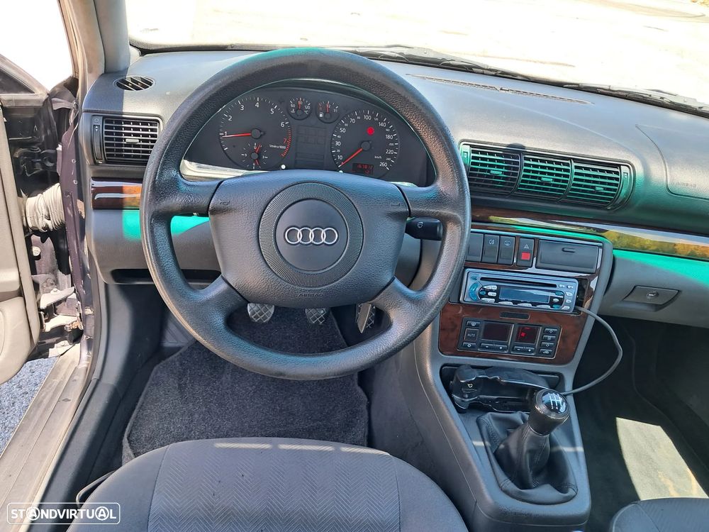 Audi A4 1.6 Plus - 13
