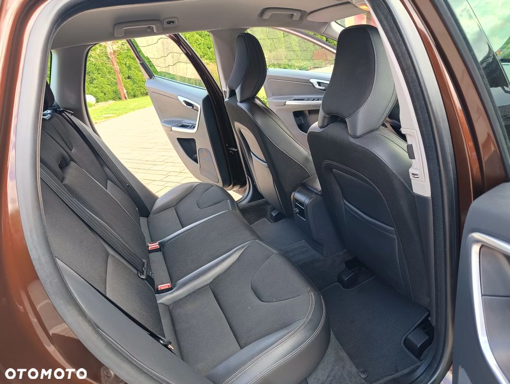 Volvo XC 60 D4 Geartronic Momentum - 32