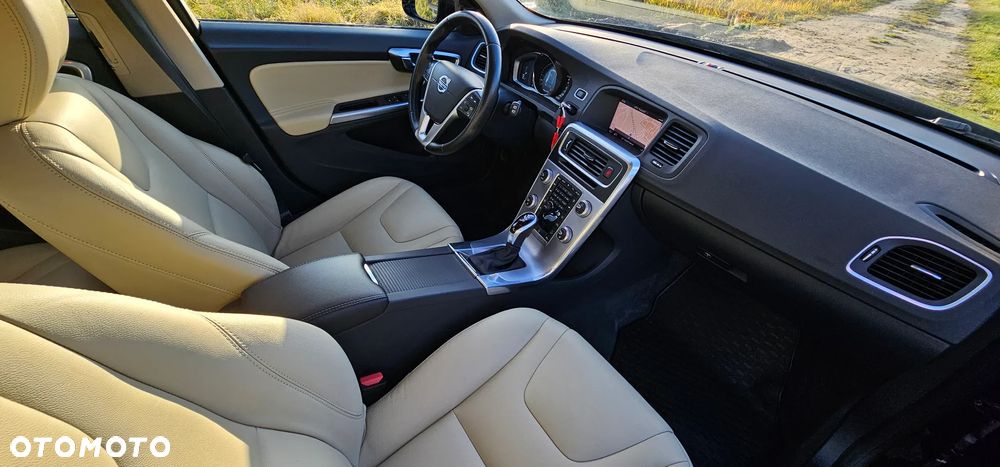Volvo V60 T5 Drive-E Dynamic Edition (Momentum) - 11