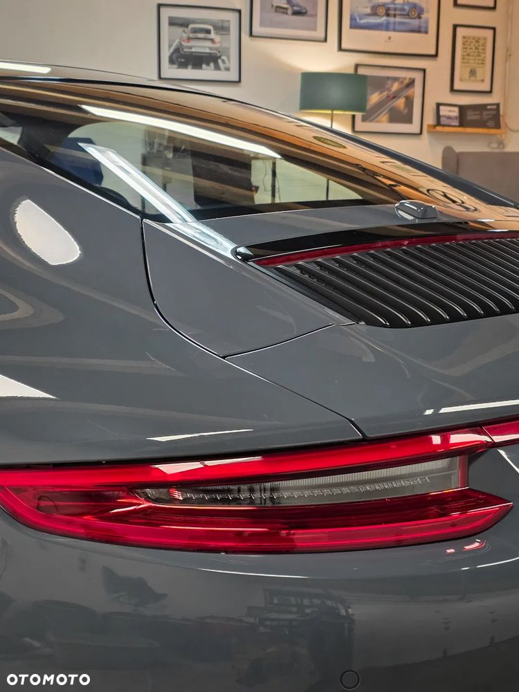 Porsche 911 Carrera 4 GTS PDK - 23