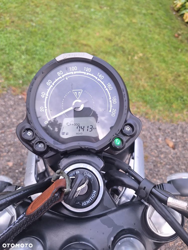 Triumph Street Twin - 14