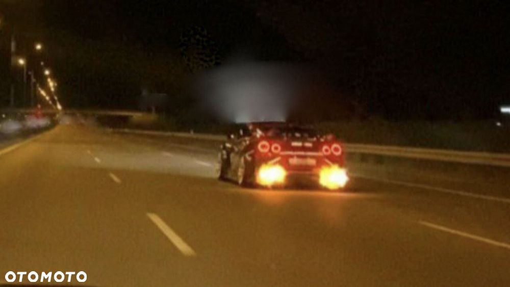 Nissan GT-R - 2