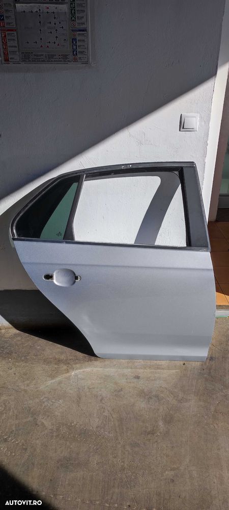 Usa spate dreapta mic defect volkswagen vw JETTA an 2007  culoare LA7W - 2