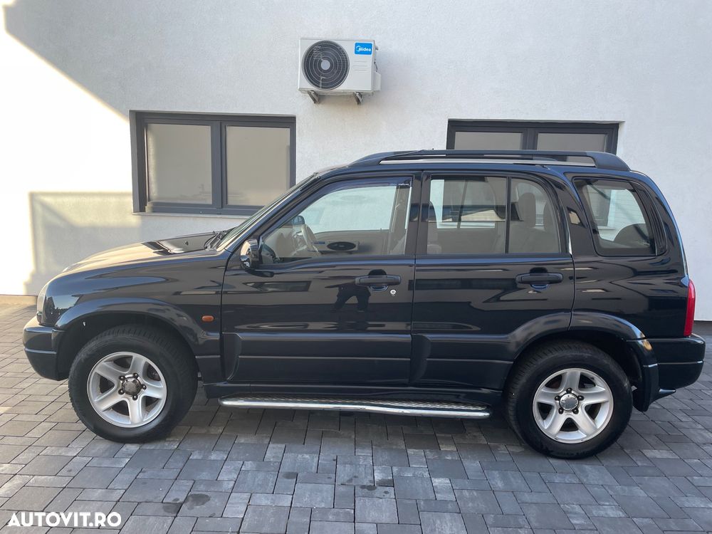 Suzuki Grand Vitara 2.0i - 9