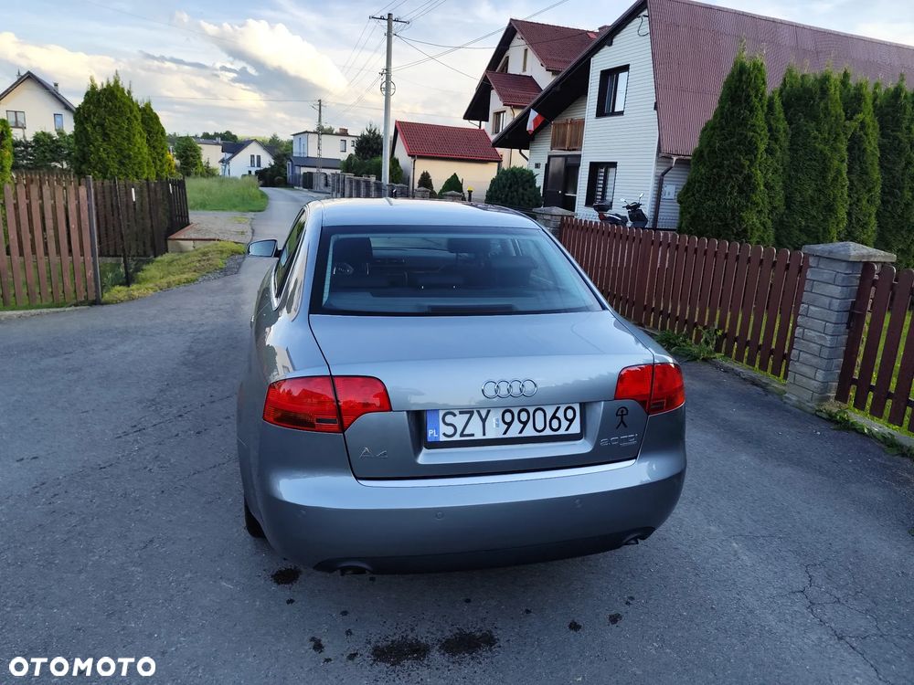 Audi A4 Limousine - 4