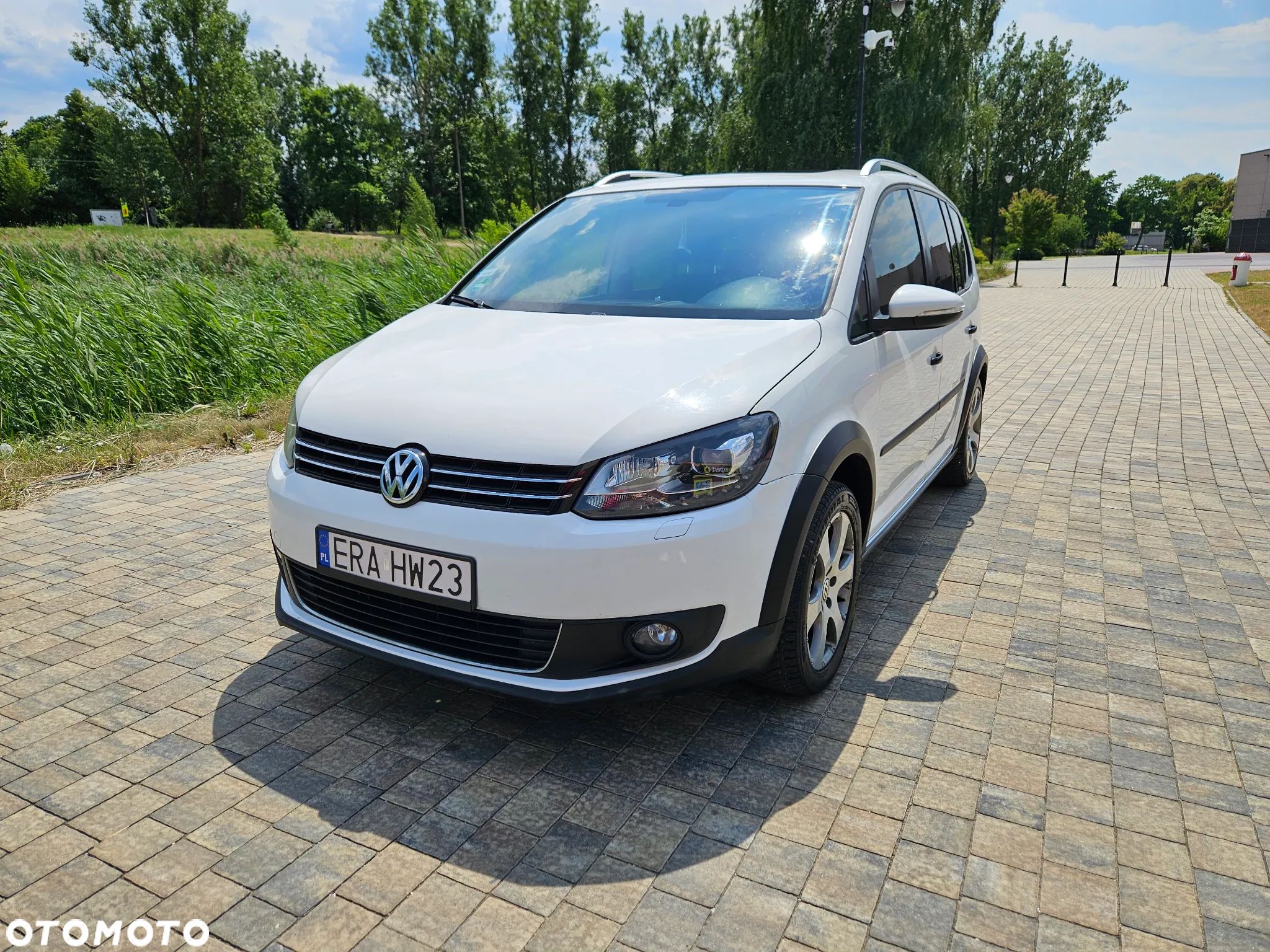 Volkswagen Touran 2.0 TDI DPF Cross DSG - 1