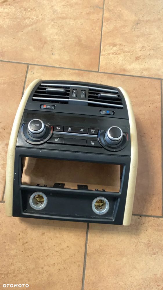 BMW F10 F11 TRZECIA STREFA KLIMY KRATKA NAWIEWU 9304719