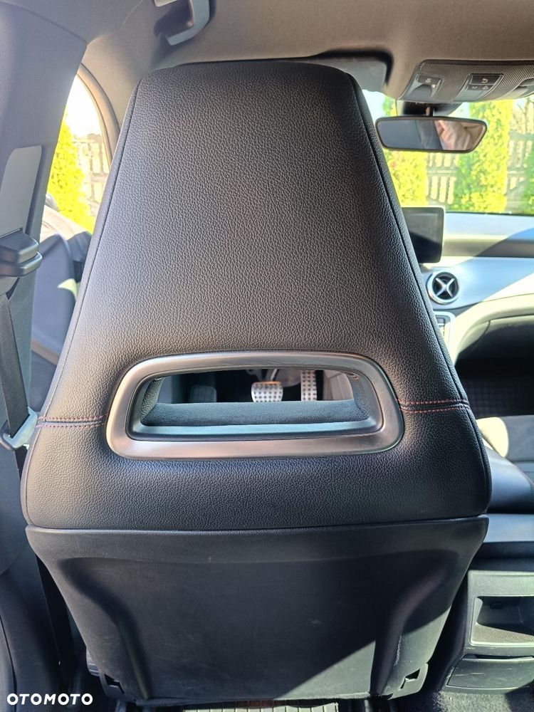 Mercedes-Benz CLA 200 7G-DCT AMG Line - 14