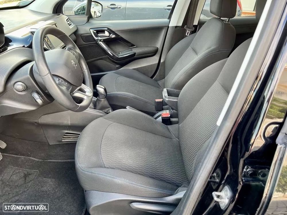 Peugeot 208 1.2 PureTech Signature - 8