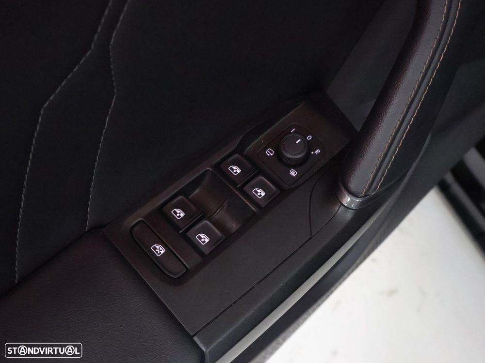 Cupra Leon ST 1.5 eTSI MID DSG - 12