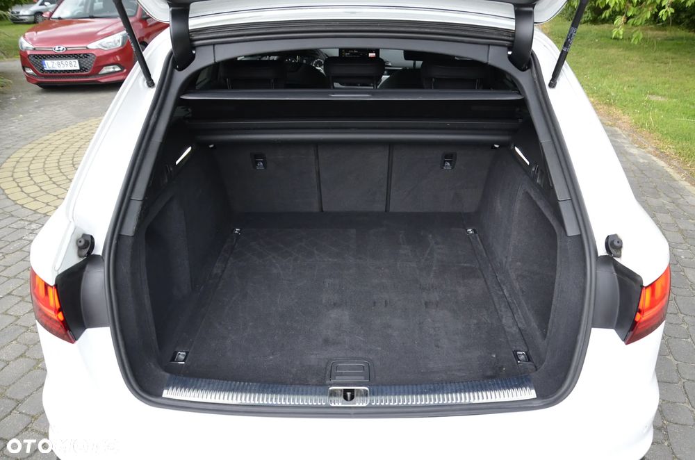 Audi A4 Avant 35 TFSI S tronic S line - 16