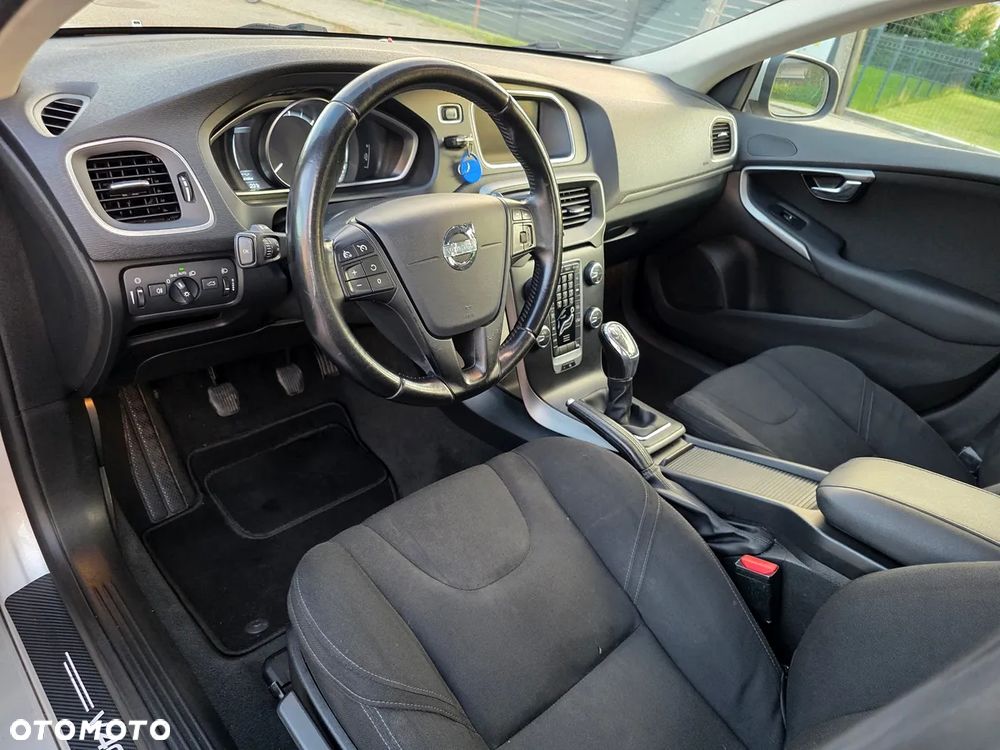 Volvo V40 D2 Momentum - 16
