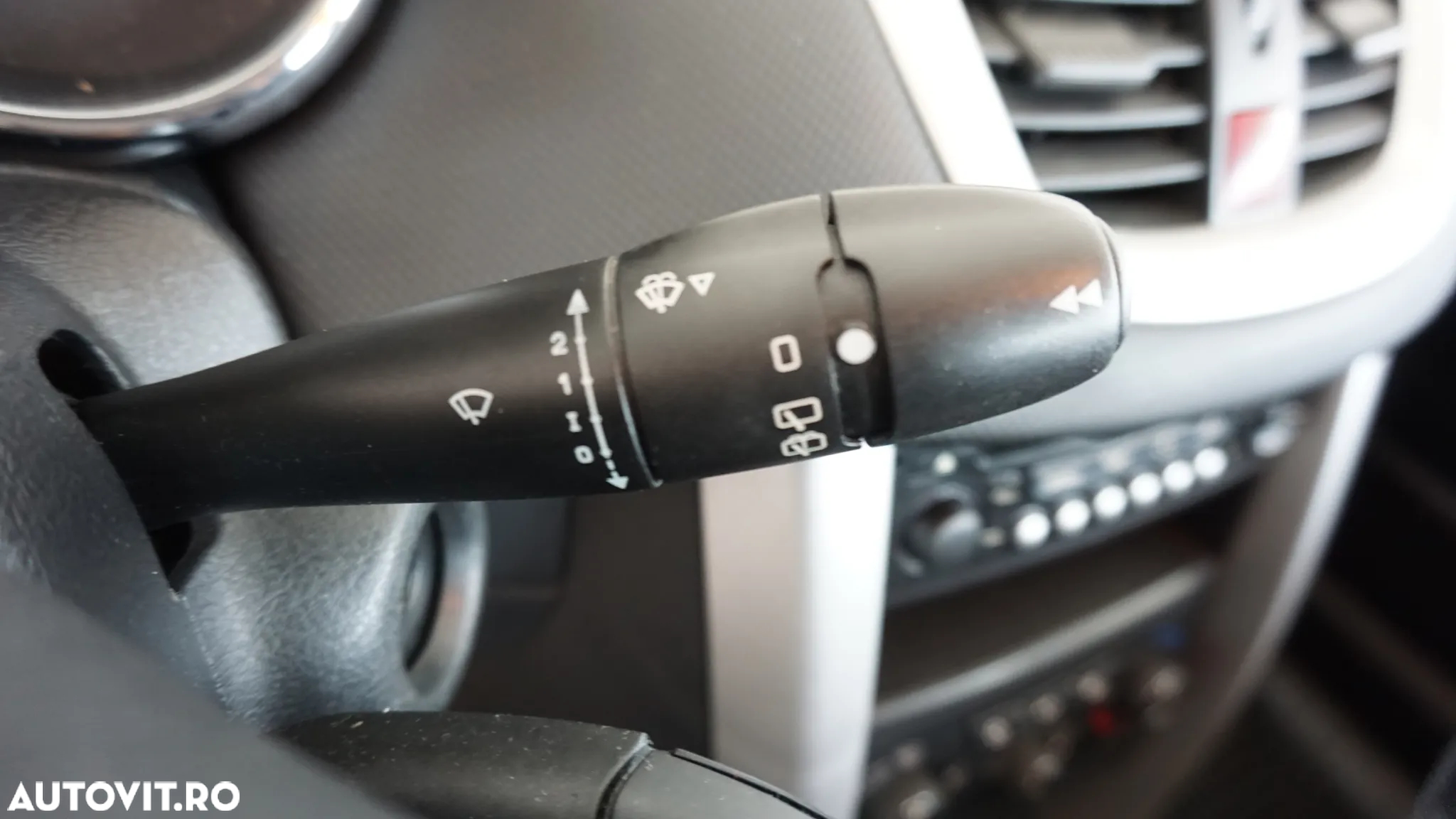 Peugeot 207 1.6 HDI FAP Allure - 16
