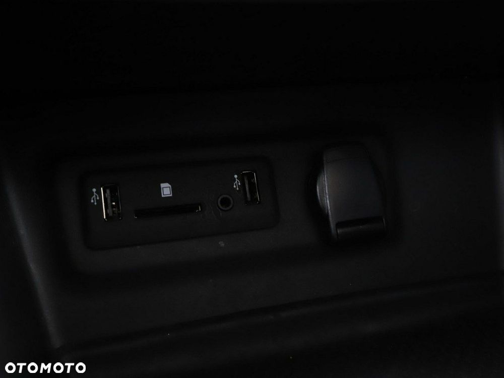 Renault Megane ENERGY TCe 205 EDC GT - 32