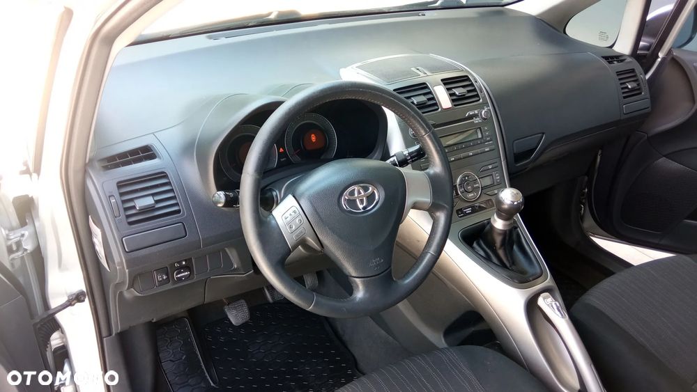 Toyota Auris 1.4 D-4D Luna - 19