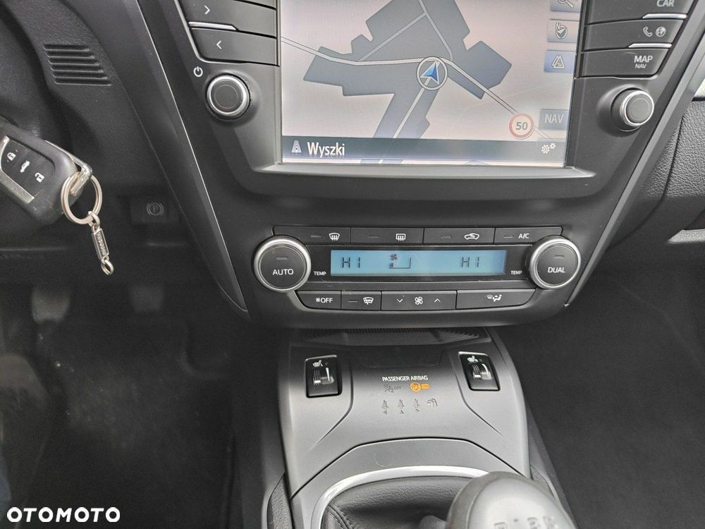 Toyota Avensis - 18