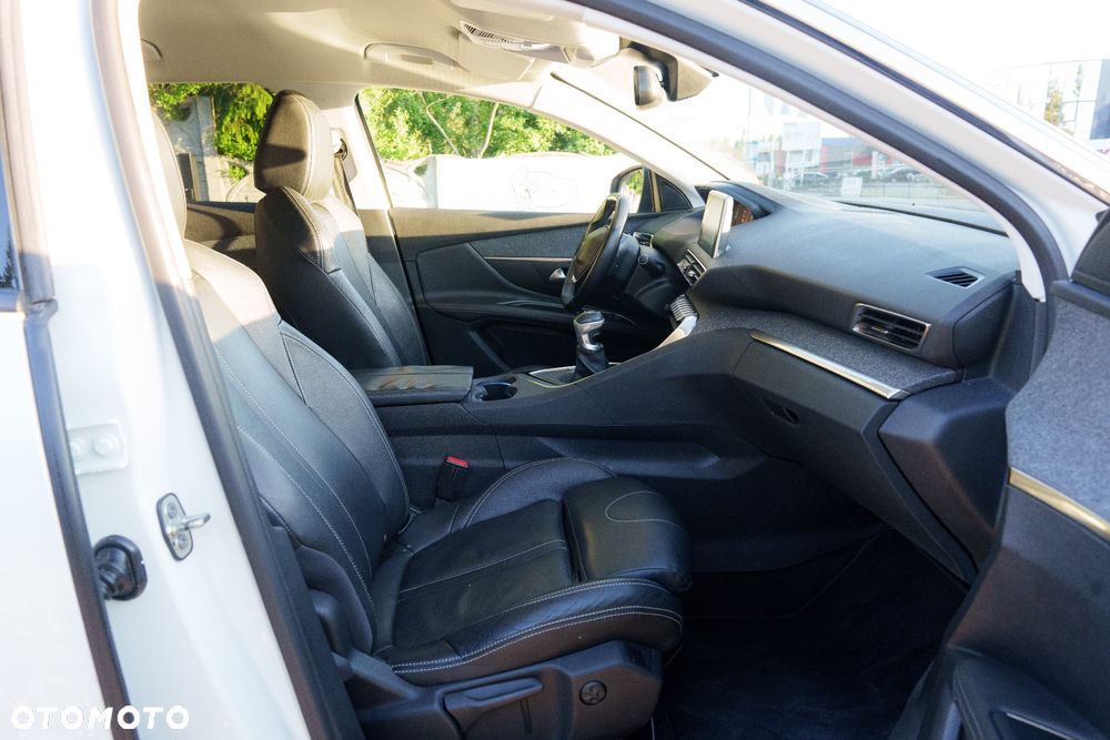 Peugeot 3008 1.2 PureTech GPF Allure S&S - 20