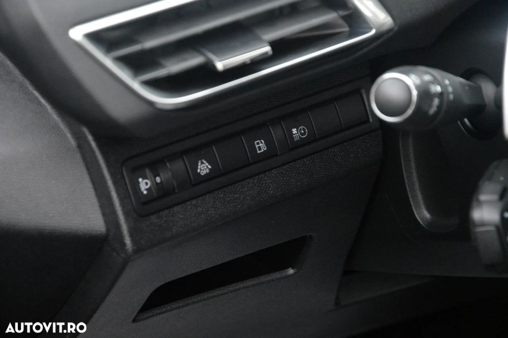 Peugeot 3008 225 e-EAT8 Allure - 33