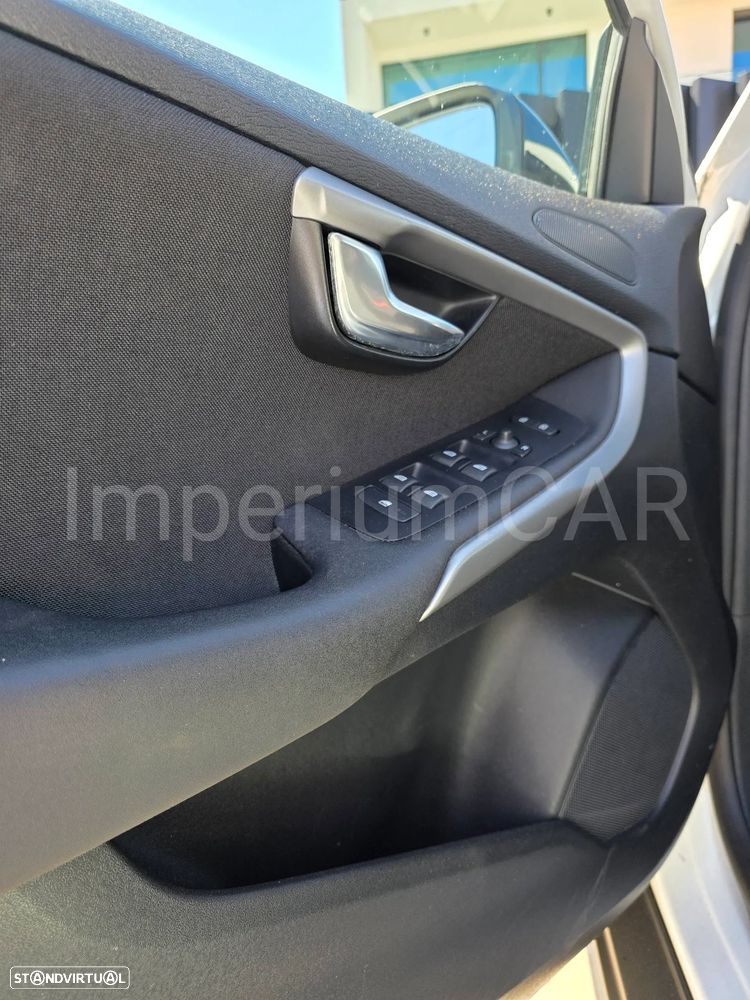 Volvo V40 Cross Country D2 Summum - 12