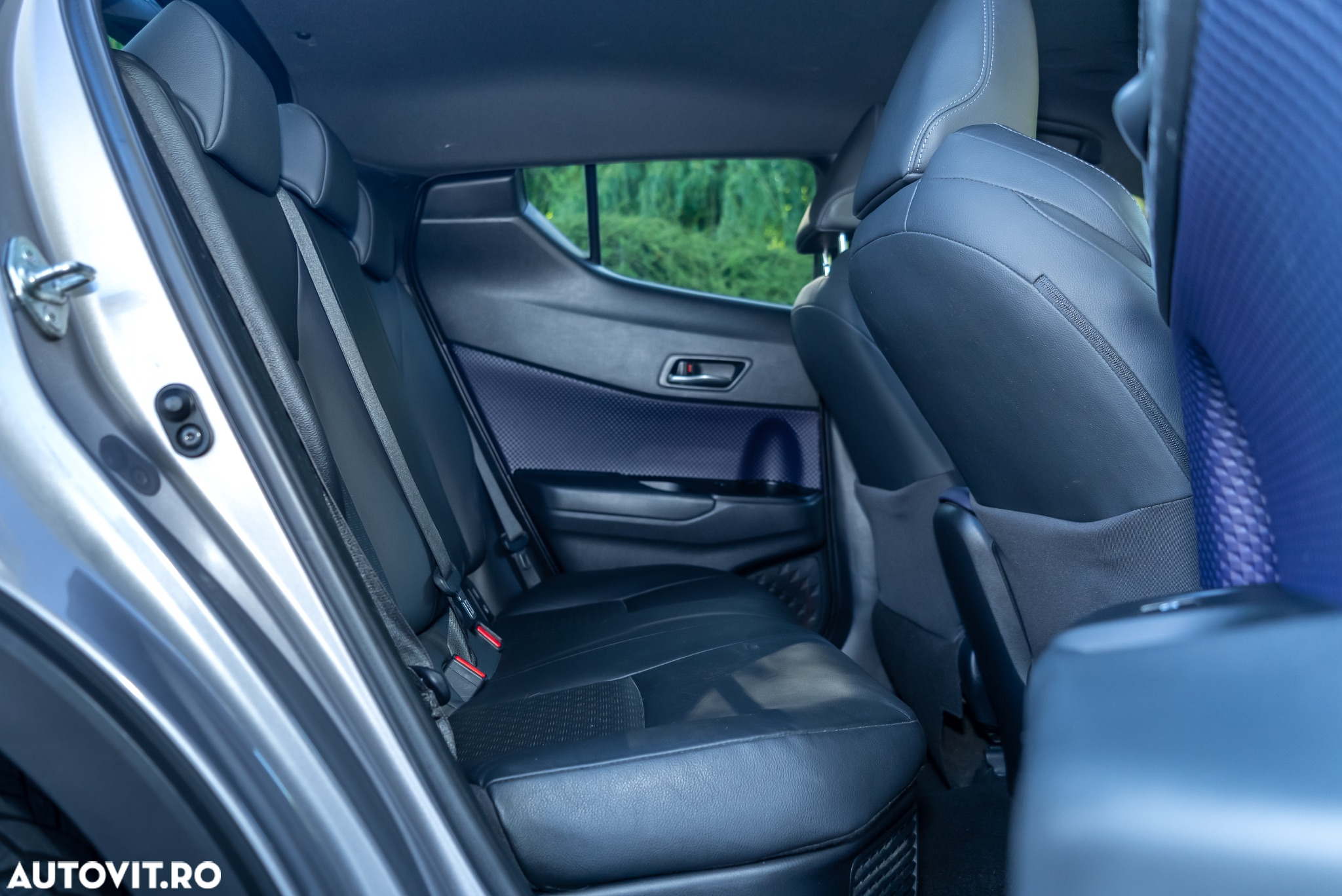 Toyota C-HR Hybrid Lounge - 28