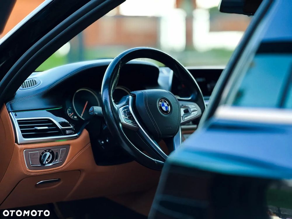 BMW Seria 7 750Li - 22