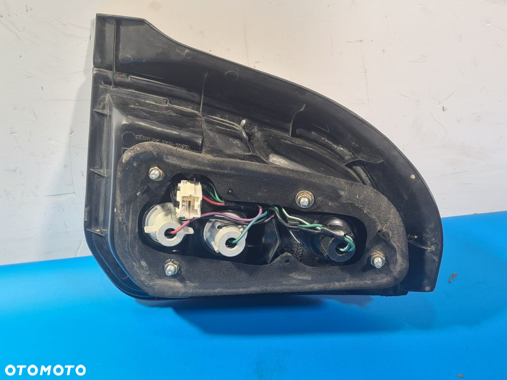 LAMPA TYŁ PRAWA MITSUBISHI COLT V LIFT - 2